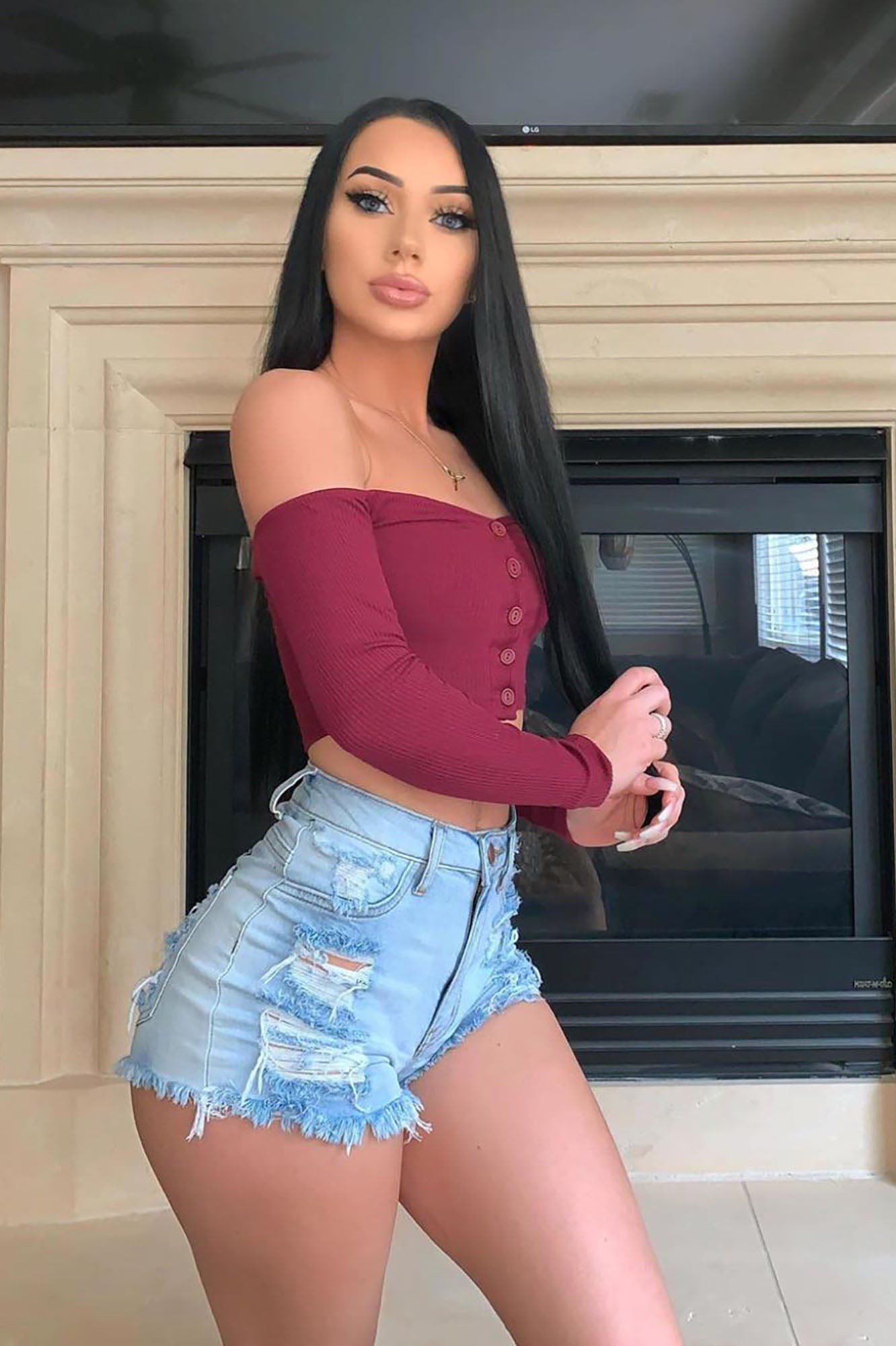 Keep In Touch Distressed Shorts - Light Wash